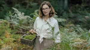 Crónica de la relación entre la terrateniente edith pretty y basil brown, el arqueólogo que impulsó la excavación de sutton hoo en 1938, cuando el mundo se preparaba para la guerra. The Dig Netflix S Original Movie For January 2021 The Artistree