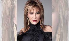 Get all the lyrics to songs by alejandra guzmán and join the genius community of music scholars to learn the meaning behind the lyrics. Alejandra Guzman Arrancara El 2021 Con Todo Gira Mundial Y Autobiografia Espartanas Mx