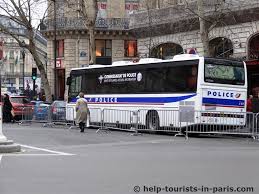 La gare de lyon est situé dans le 12e arrondissement dans le quartier des quinze vingts sur la rive droite de la seine elle dessert le quart sud est de la france. Notfall Paris Was Tun Bei Unfall Oder Diebstahl Alle Infos