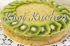 Der erdbeerkuchen mit kiwi zaubert nicht nur viel farbe auf die kuchentafel, sondern auch wunderbar süße aromen. Kiwi Kuchen Rezept Obstkuchen Mit Kiwi Curd Backen Youtube