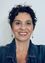 Elizabeth Huffman's Instagram, Twitter & Facebook