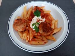 Boulettes Sauce Tomate Penne Basilic Burrata De Cyril Lignac Dans Tous En Cuisine Mes Meilleures Recettes Faciles