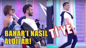 Bu durum üzerin #baharcandanyalnızdeğildir etiketi. Kerimcan Durmaz Bahar Candan Taklidiyle Yikti Gecti Youtube