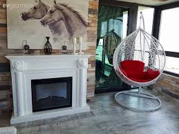 Keyifli Koselerle Harika Bir Balkon Dekoru Burcu Hanimin Evinden Ev Gezmesi Ev Dekoru Dekor Tugla Duvar