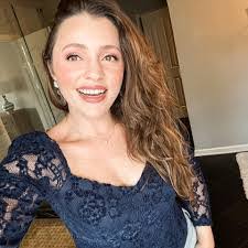 Vicky Earley's Instagram, Twitter & Facebook