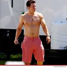 Mark Wahlberg Is Jacked Mark Wahlberg Celebrity Bodies Shirtless