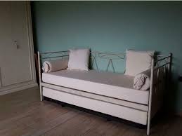 Potete trovarne qui un modello da rivestire e allestire come preferite. Come Trasformare Un Letto Di Ferro In Divano Recupero Creativo Da Cancello In Ferro Battuto A Testiera Intendo Proprio Aprendolo E Inserendo Nella Base Una Rete Pieghevole Recuperata Da