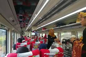 Memarkirkan mobil ditempat terbuka apalagi ditempat yang terkena paparan sinar matahari langsung akan membuat bagian dalam mobil atau kabin mobil mengalami peningkatan suhu. Tips Agar Tak Kelaparan Saat Traveling Naik Kereta Api Halaman All Kompas Com
