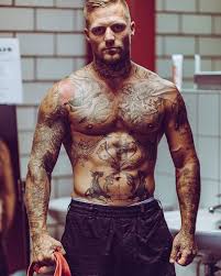 Kontrak Auf Instagram Lieber Gut Vorbereitet Als Bose Uberrascht Boxenspieltmannicht Loyal Kontrak Turbanoutla Chris Williams Kontra K Tattoo Kontra K