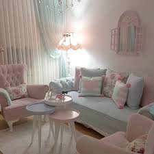Konsep dan desain shabby merupakan desain yang elegan dan cenderung feminin tapi juga tegas. Cara Membuat Dekorasi Ruang Tamu Shabby Chic Dan Cantik Di Rumah Mungil Helloshabby Com Interior And Exterior Solutions