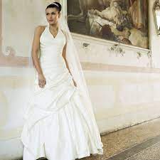 Robe De Mariee A Encolure Americaine Valorisez Votre Buste Site Robe De Mariee Robe Mariee Pas Cher Robe De Mariee