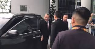 Called his predecessor tan sri dzulkifli ahmad a traitor for allegedly abusing his power in attempting to cover up wrongdoings. à¦Ÿ à¦‡à¦Ÿ à¦° Berita Harian Bekas Ketua Pesuruhjaya Sprm Tan Sri Dzulkifli Ahmad Tiba Di Ibu Pejabat Sprm Pada 10 25 Pagi Untuk Memberi Keterangan Bagi Membantu Siasatan Kes Berkaitan Laporan Audit Membabitkan Syarikat 1malaysia