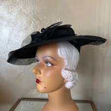 EXQUISITE 1940s' BLACK TOPSTITCHED FABRIC & CRIN WIDE BRIM TILT HAT