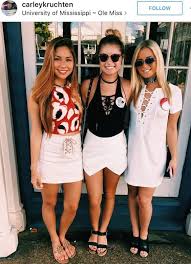 Homegating or tailgating, we still dress in our best team spirit wear for game day! 22 Game Day Outfits All College Girls Need To Copy By Sophia Lee