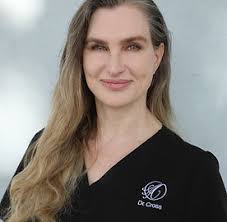 Leanna Cross's Instagram, Twitter & Facebook