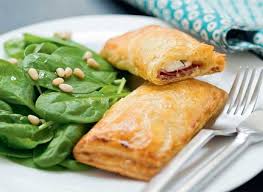 Recette De Feuillete A La Ricotta Au Miel Et A La Coppa Recette Feuillete Ricotta Cuisine