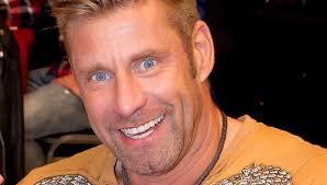 Michael Bjørnson: Griner af Sidney Lee