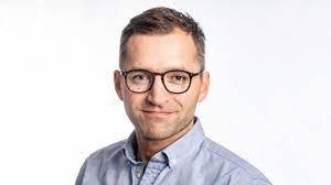 Leonard Schuster's Instagram, Twitter & Facebook