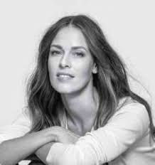 Larissa Stoller's Instagram, Twitter & Facebook