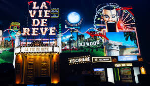 Their debut album la cour des grands was released in 2015 and received a gold record award in france less than four months after being released. Retour Sur Le Concert Lunaire De Bigflo Oli Paris La Defense Arena