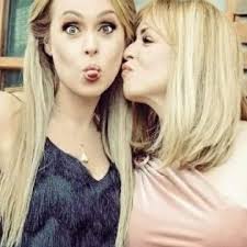 Gabriela spanic news, gossip, photos of gabriela spanic, biography, gabriela spanic boyfriend gabriela spanic is a 47 year old venezuelan actress. Asi Lucen Gabriela Spanic Y Su Gemela Daniela La Usurpadora En 2020 Show News