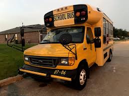 Hey fellow skoolie nerds! This is a 2007 Ford e450 ecoline super ...
