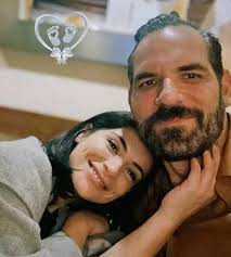 La actriz, Ana Brenda Contreras y su actual esposo, Zacarías Melhem,  anuncia que esperan a su primer bebé, el cual, se espera llegue su  nacimiento en el mes de mayo del año