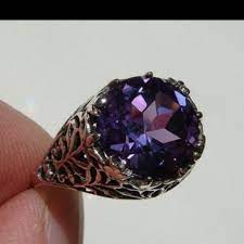 Alexandrite Ring Not Sure If This Is A Natural Alexandrite Due To The Price Per Carat It S Pretty U Alexandrite Color Changing Alexandrite Alexandrite Ring