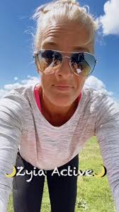 Katie Raynor (@countrylovingcircus)