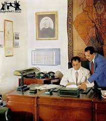 موظــف عراقــي في مكتبـه الحكومــي منتصــف الخمسينات In 2020 Gallery Wall Scenes Talk Show