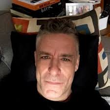 Larry Burnett (@larrybemail)