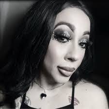 Loana Herrera's Instagram, Twitter & Facebook