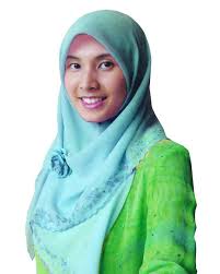Nurul izzah anwar , 33, raja ahmad shahrir iskandar raja salim , 35, telah berkahwin pada 9 mei 2003 ketika izzah berusia 23 tahun, dan dikurniakan seorang anak perempuan berusia 7 tahun,raja nur safiyah, dan anak lelaki berumur 4 tahun,raja ahmad harith. Nurul Izzah Anwar Complete Wiki Biography With Photos Videos