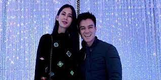 Pernikahan baim wong dengan paula verhoeven pada 22 november 2018 kemarin memang cukup menyita setelah resmi menjadi istri baim wong, sosok paula verhoeven pun menjadi perhatian. Pindah Ke Kompleks Mewah Intip 4 Potret Rumah Baru Baim Wong Dan Paula Verhoeven Merdeka Com
