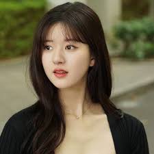 A real friend is one who walks in when the rest of the world walks out.hi  my beautiful fans, this is kind of weird but I'm throwing it open...who is  going be