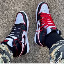 Pin On Air Jordan 1 High Bloodline 555088 062