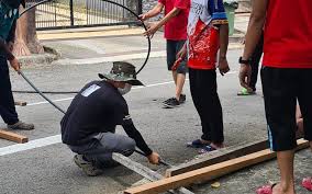 Memulakan operasi di jalan dungun, damansara heights, kuala lumpur. Tak Tahan Dengan Gangguan Bekalan Air Penduduk Bina Paip Graviti Sendiri Free Malaysia Today Fmt