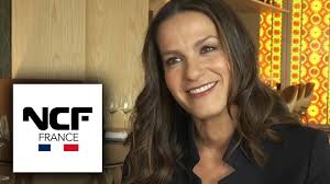 Elle naît le 23 mars 1976 à paris d'un père dentiste juif français d'origine marocaine et d'une mère juive d'origine russe polonaise. Elisa Tovati S Excuse Apres Son Faux Petage De Plombs Au Restaurant Youtube
