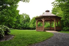 Pavillon ideen garten ideen pavillon dekorationen holzpavillon kleiner garten landschaftsbau überdachung garten gartenlaube schrebergarten innenhof. Holzpavillon Selber Bauen Oder Kaufen Vorteile Und Pflege