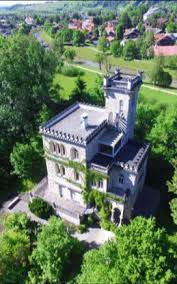 Einzigartiges Wohnen In Herrschaftlichem Ambiente Verspricht Dieses Traumhaus Der Extraklasse Das Ammerschlossl Es Liegt Inmitten Ein Haus Mieten Villen Haus