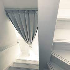 リビング階段の冷気対策 カーテンでおしゃれに limia リミア カーテン おしゃれ リビング階段 部屋の仕切りカーテン