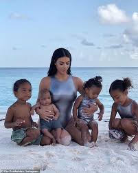 Kanye west vient de dévoiler le clip de son dernier titre bound 2. Kim Kardashian Shares Valuable Video Of