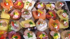 Macht Mal Ein Ganz Besonderes Fruhstuck Hier Sind Einige Pfiffige Rezepte Zur Auswahl Ich Empfehle Dir Canapes Zu Machen Als Brunch Ideen Brunch Grusel Essen