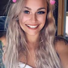 Luci Williams (aseaoflowers)