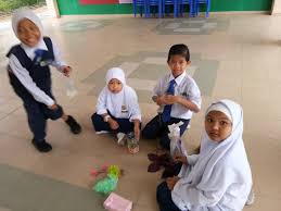 Sk matang melibatkan diri dalam perkhemahan pengakap keris perak yang telah dianjurkan oleh persatuan pengakap pada 28 februari 2020 di sk bandar baru semariang, kuching. Tb Projek Tirarium Akua Kelas 3 Cempaka Pss Sk Matang Gerdu Facebook