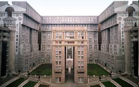 In tod dem schiedsrichter (1983), in brazil (1985) und in die tribute von panem mockingjay teil 2.7 Espaces D Abraxas Les Utopies De Ricardo Bofill Vernaculaire