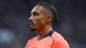 Nihat, do Villarreal, pára de quatro a seis semanas