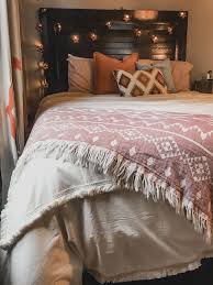 This is tha scoop straight from jolie. Cozy Bedroom Bedroom Makeover Boho Bedroom Bedroom Decor Western Bedroom Western Decor Farm Western Bedroom Decor Western Bedroom Redecorate Bedroom