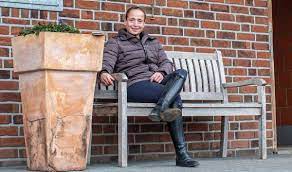 Das shirt ist nicht mehr frisch, die beige shorts weist einen riesigen flecken am hinterteil auf: Isabell Werth Die Dressur Olympiasiegerin Gewahrt Einblick In Ihr Zu Hause