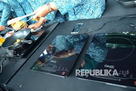 Para langganan yang tetap in english. Kompor Listrik Digenjot Bagaimana Nasib Pelanggan 450 Va Republika Online